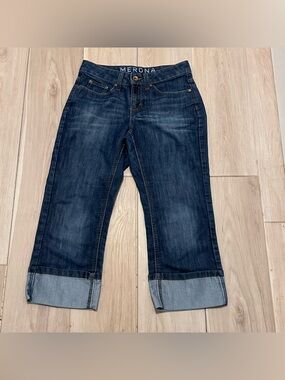 Merona Mid Rise Women's Dark Wash Capri Cuffed Jeans Size 2